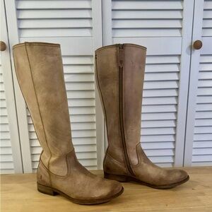 Frye Women’s Distressed Zip Boot 7 1/2